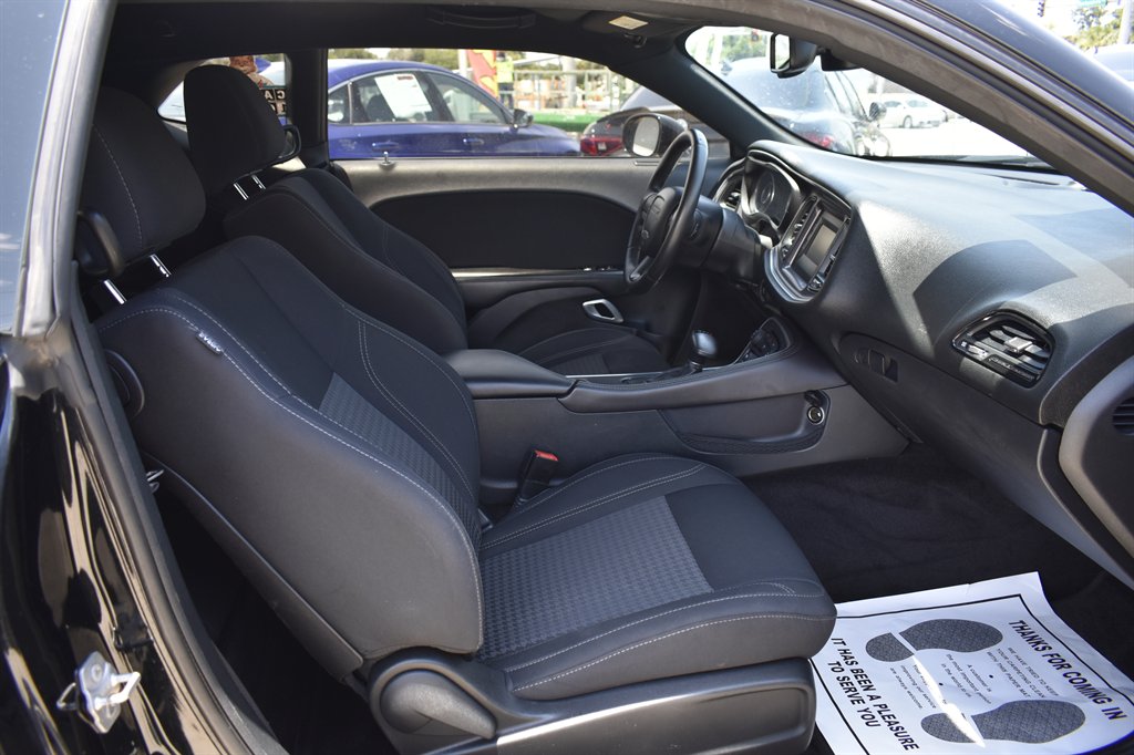 2016 Dodge Challenger SXT - Photo 20