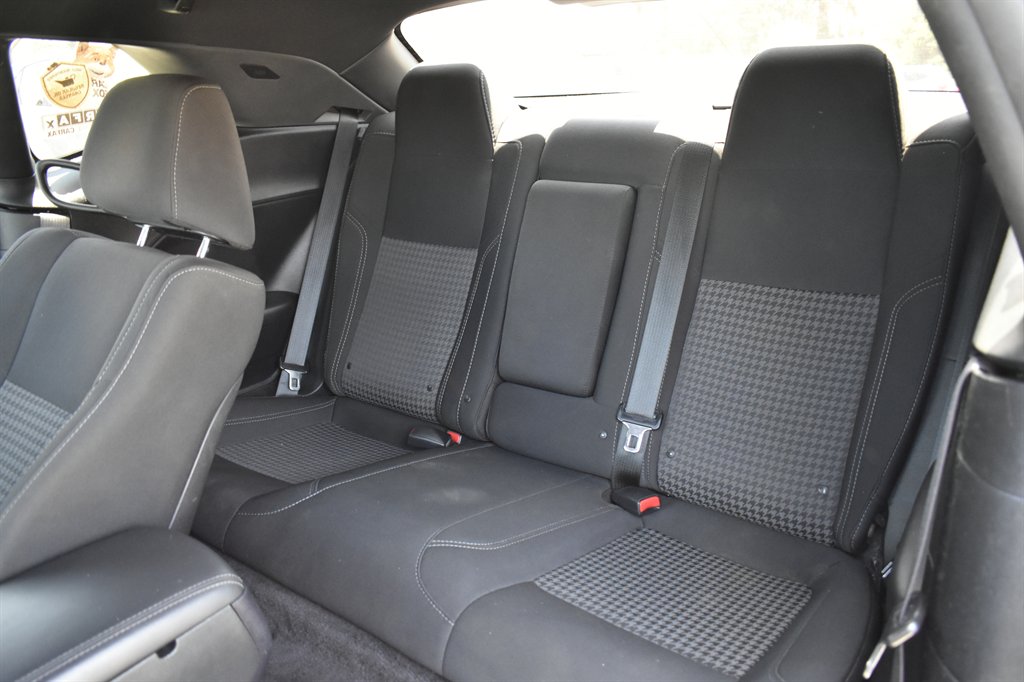 2016 Dodge Challenger SXT - Photo 21