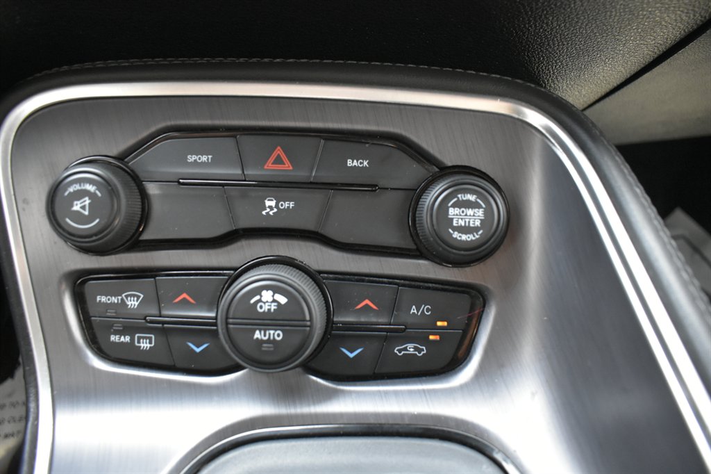 2016 Dodge Challenger SXT - Photo 18