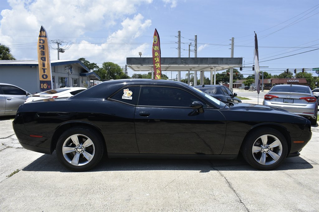 2016 Dodge Challenger SXT - Photo 9
