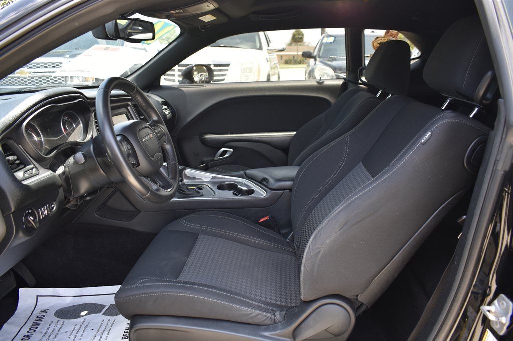 2016 Dodge Challenger SXT - Photo 19