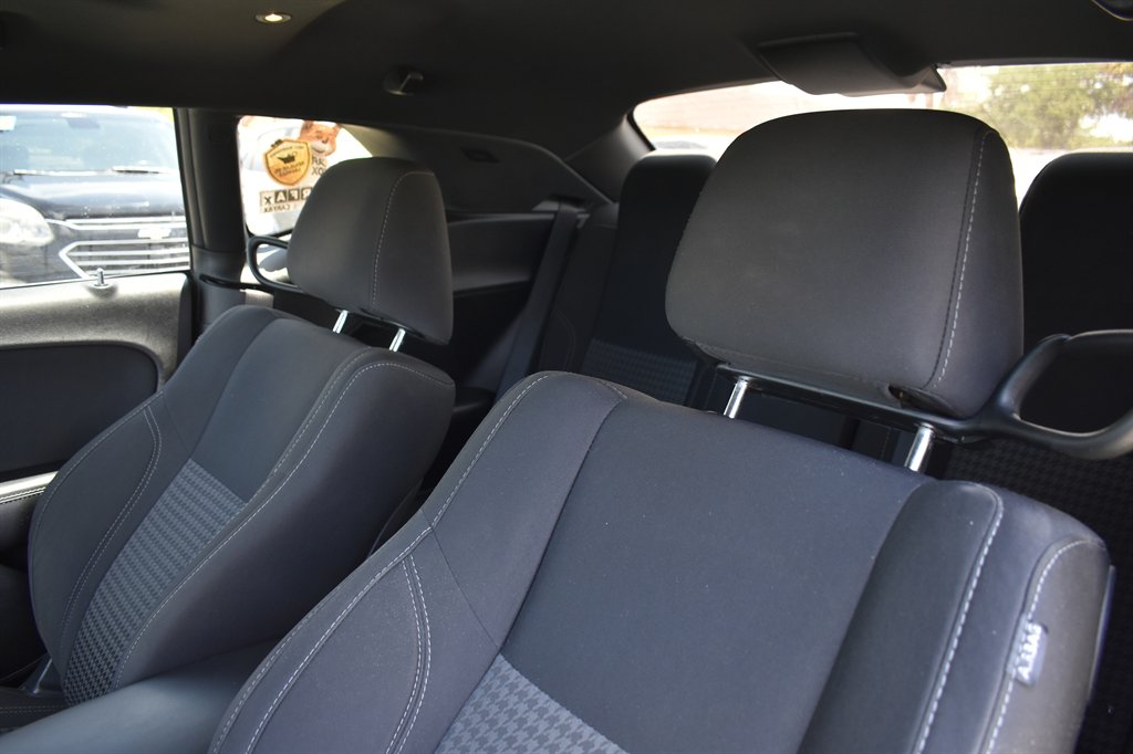 2016 Dodge Challenger SXT - Photo 26