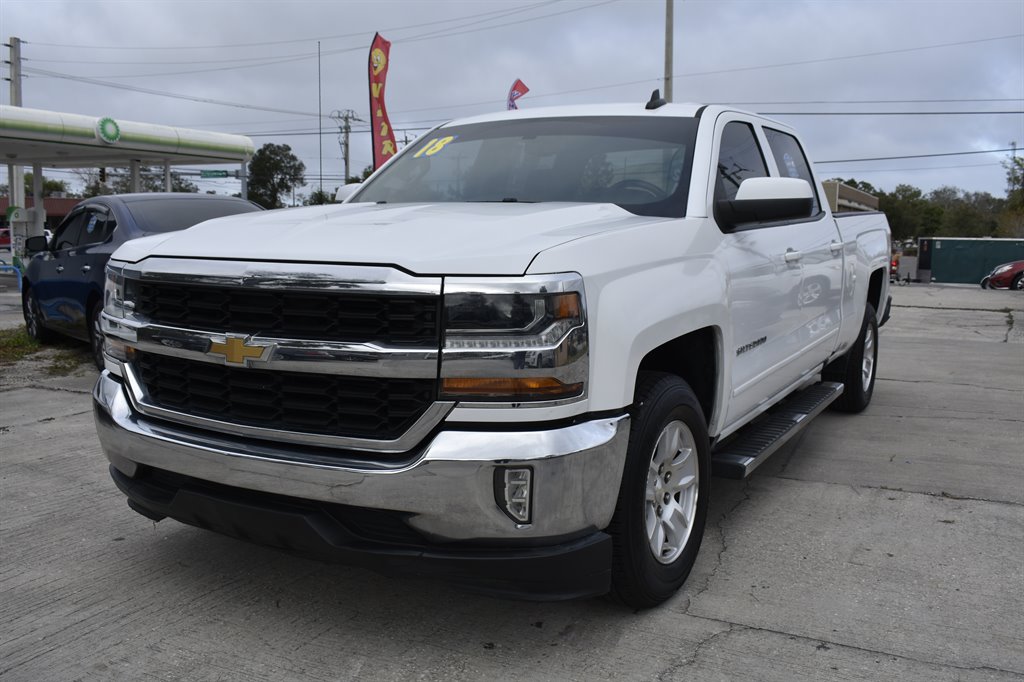 2018 Chevrolet Silverado 1500 LT photo 2