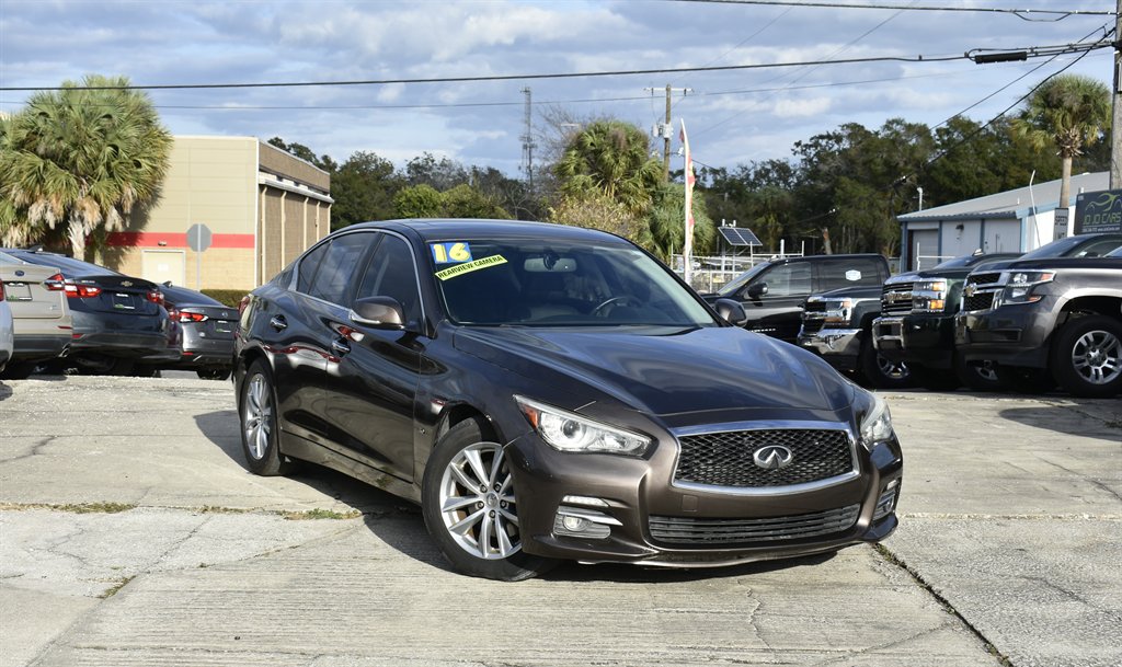 2016 INFINITI Q50 Premium's photo