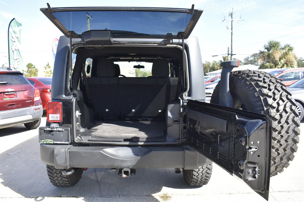 2011 Jeep Wrangler Unlimited Rubicon photo 11