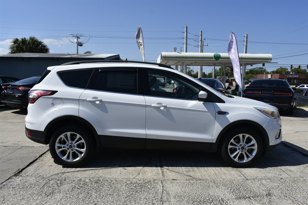 2018 Ford Escape SE - Photo 9