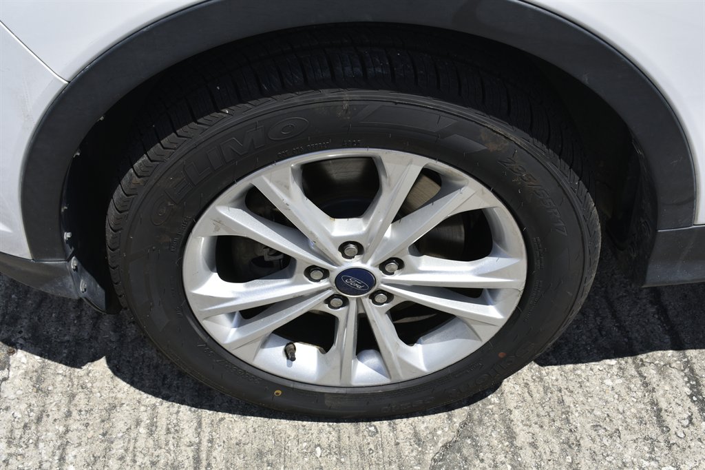 2017 Ford Escape SE - Photo 13