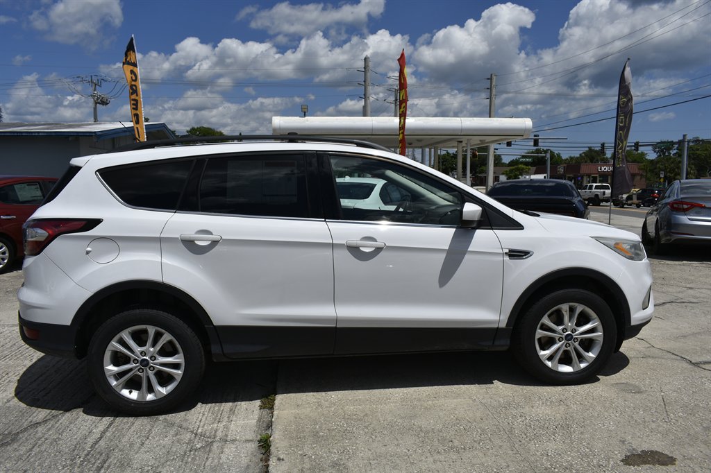 2017 Ford Escape SE - Photo 8