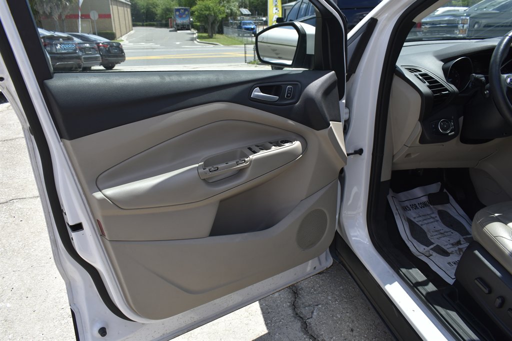 2017 Ford Escape SE - Photo 38